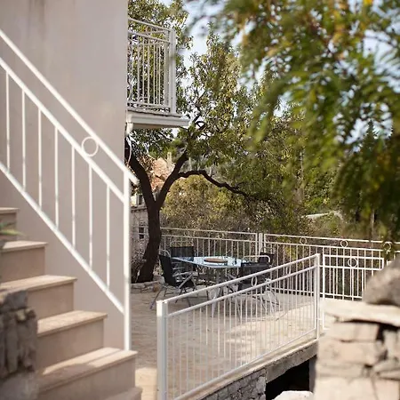 Masha Brac Apartment
